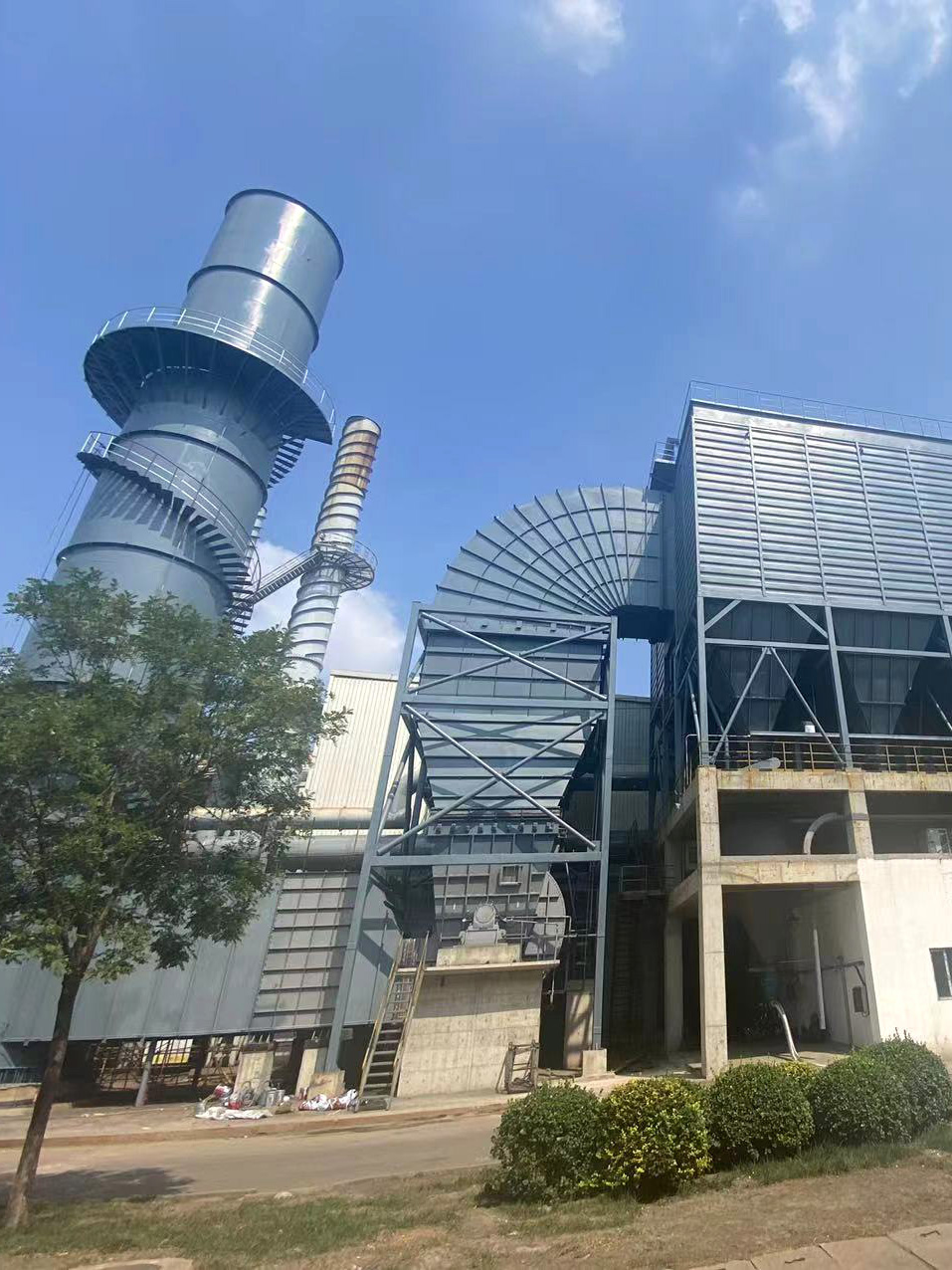 一种具有钠基干法脱硫增益效果的布袋除尘器（实用）
